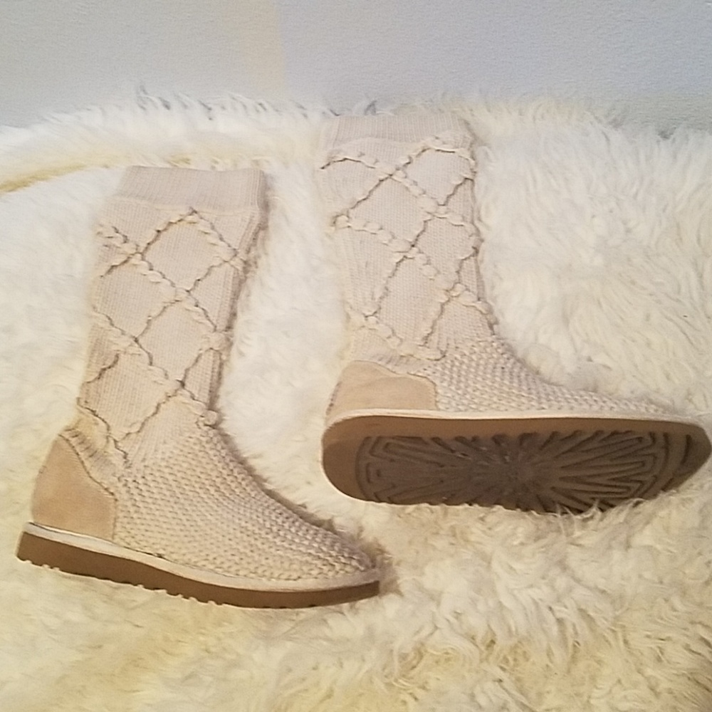 UGG BOOTS AUTHENTIC